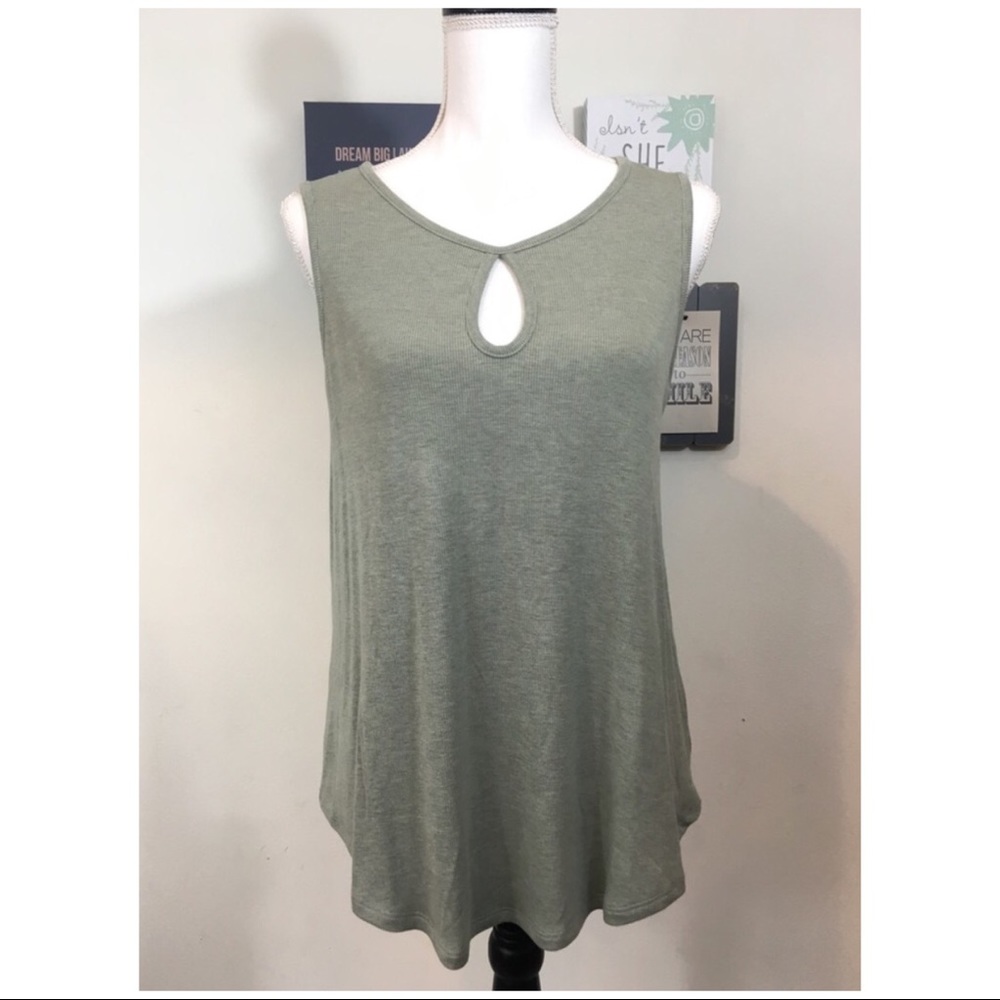 💞Sinuous Tank Top in Sage NWT